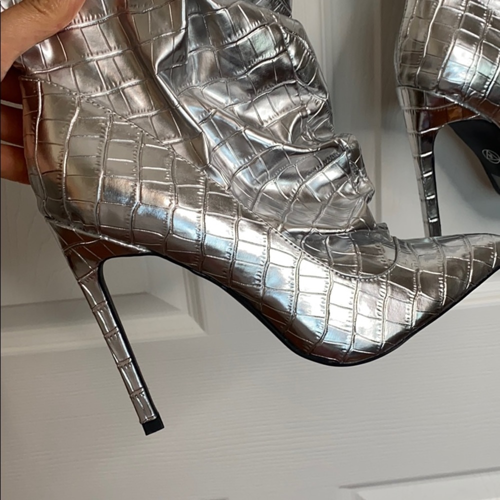 Missguided silver over the knee boots - Picture 7 of 14